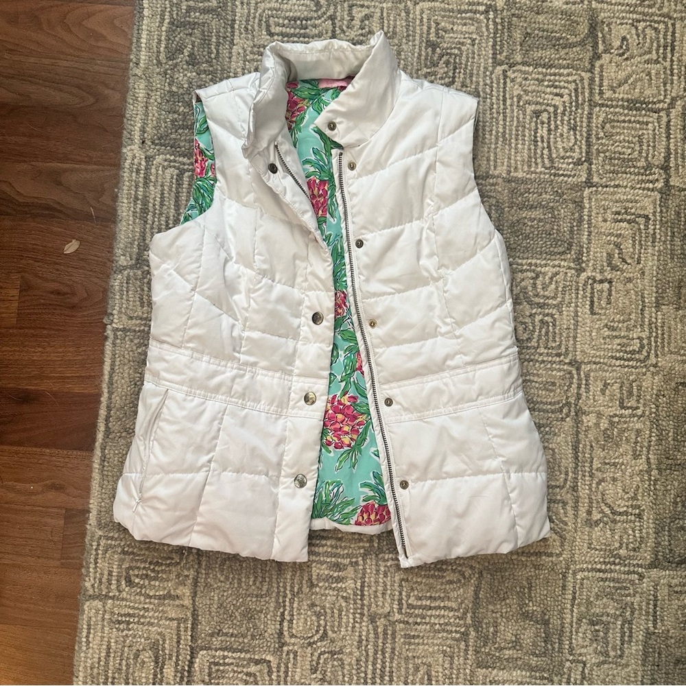 POSH STORE CLOSING
Lilly Pulitzer Lauren puffer vest